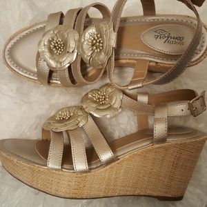 Strictly Comfort Wedge Sandals Gold Floral 8